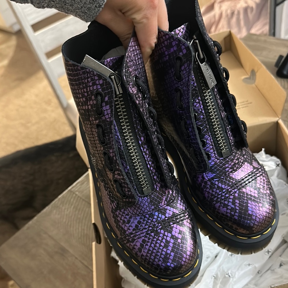 Dr. Martens Sinclairs Viper Croc Emboss (Discontinued) - Picture 3 of 13